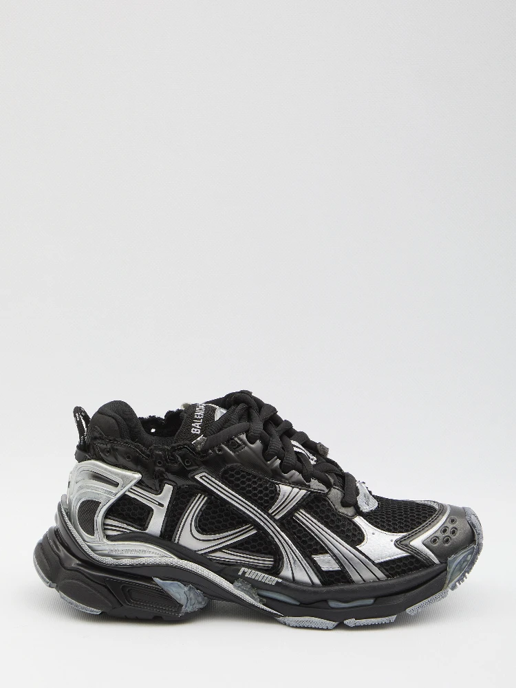 Runner sneakers