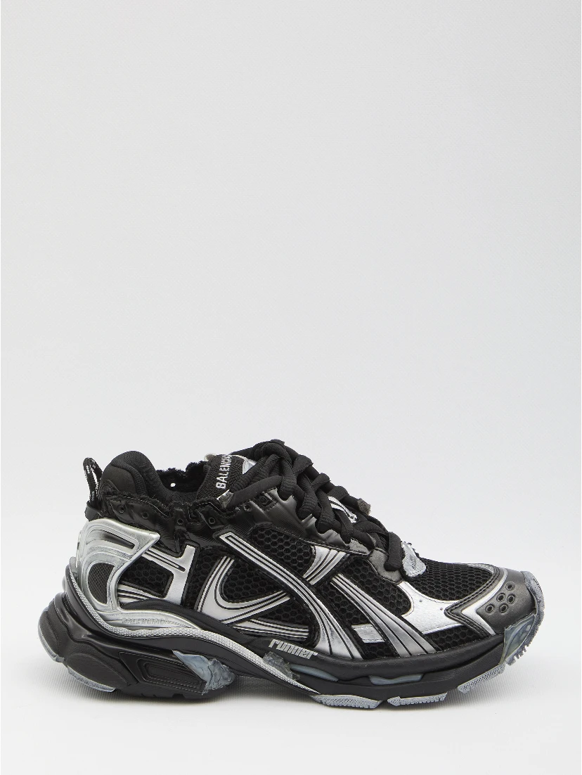 Runner sneakers