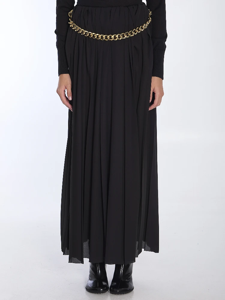 تنورة مطوية