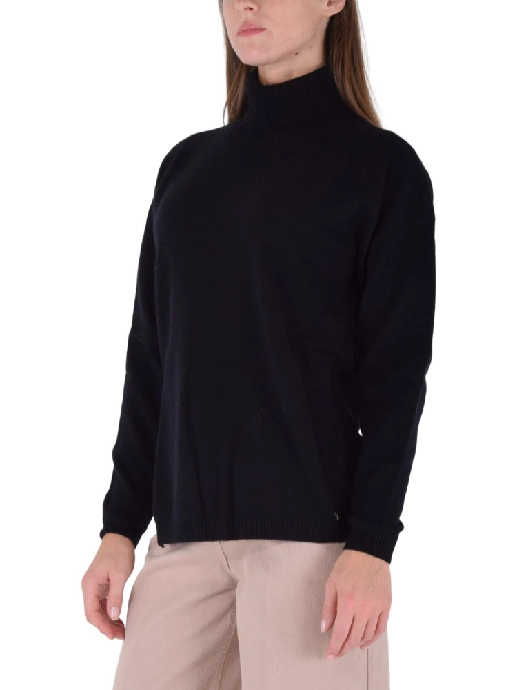 KOCCA Sweaters Black alternative