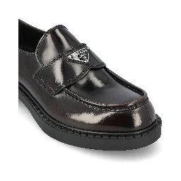 Logo-plaque leather loafers
