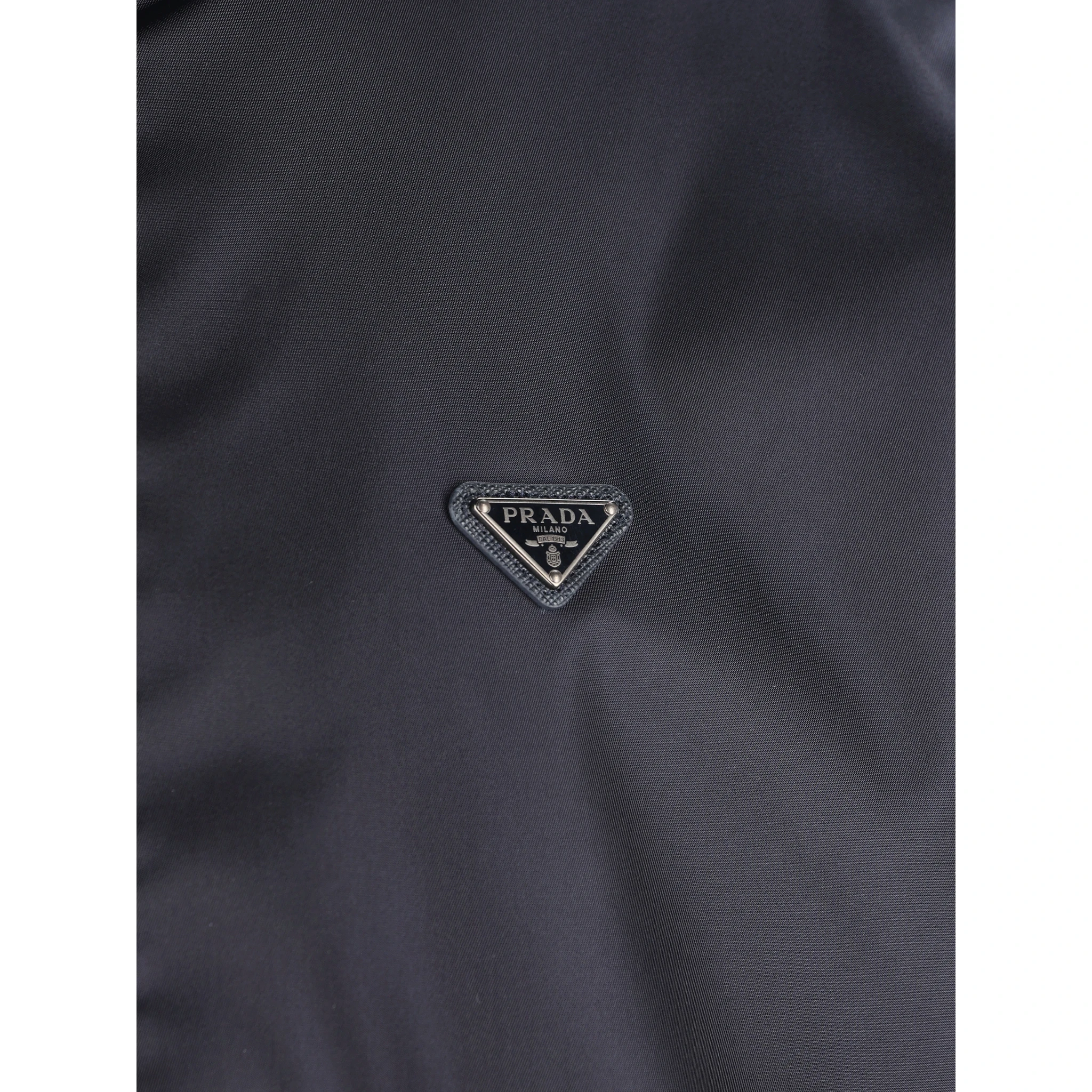 Drawstring-hood zip-up jacket