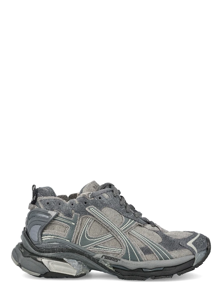 Runner trainers