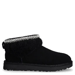 أحذية UGG سوداء