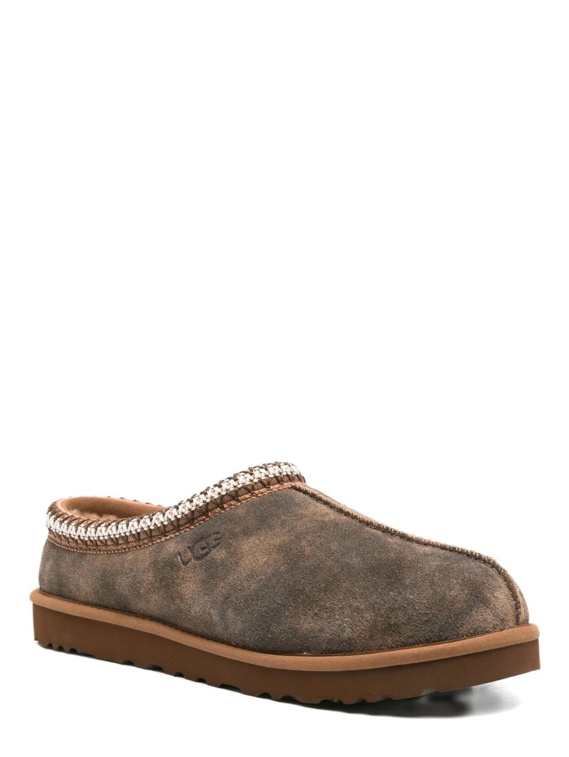 صندل UGG بني اللون
