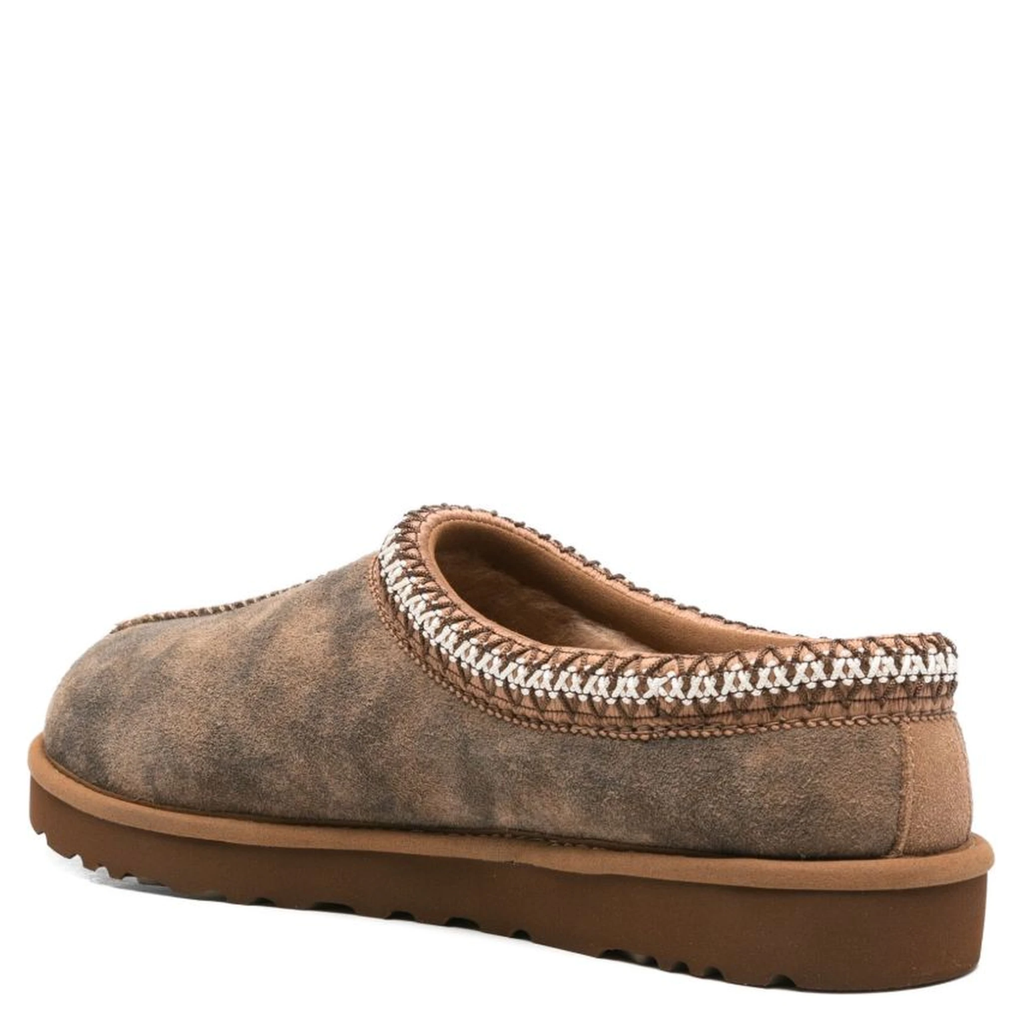 صندل UGG بني اللون