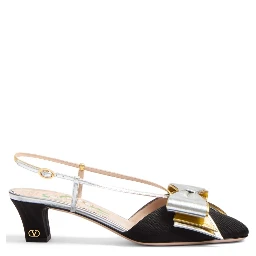 "Bowow" pumps