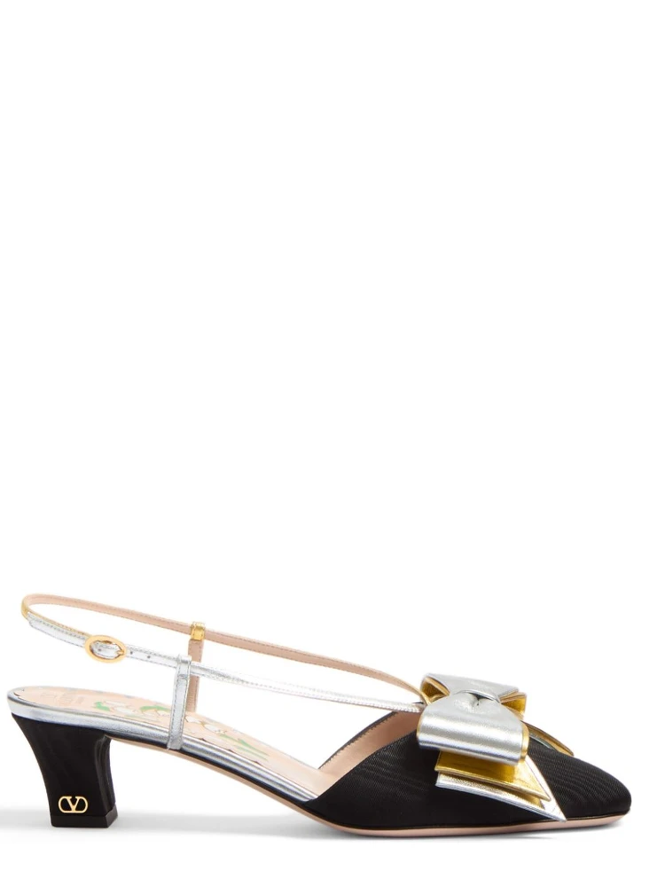 "Bowow" pumps