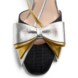 "Bowow" pumps