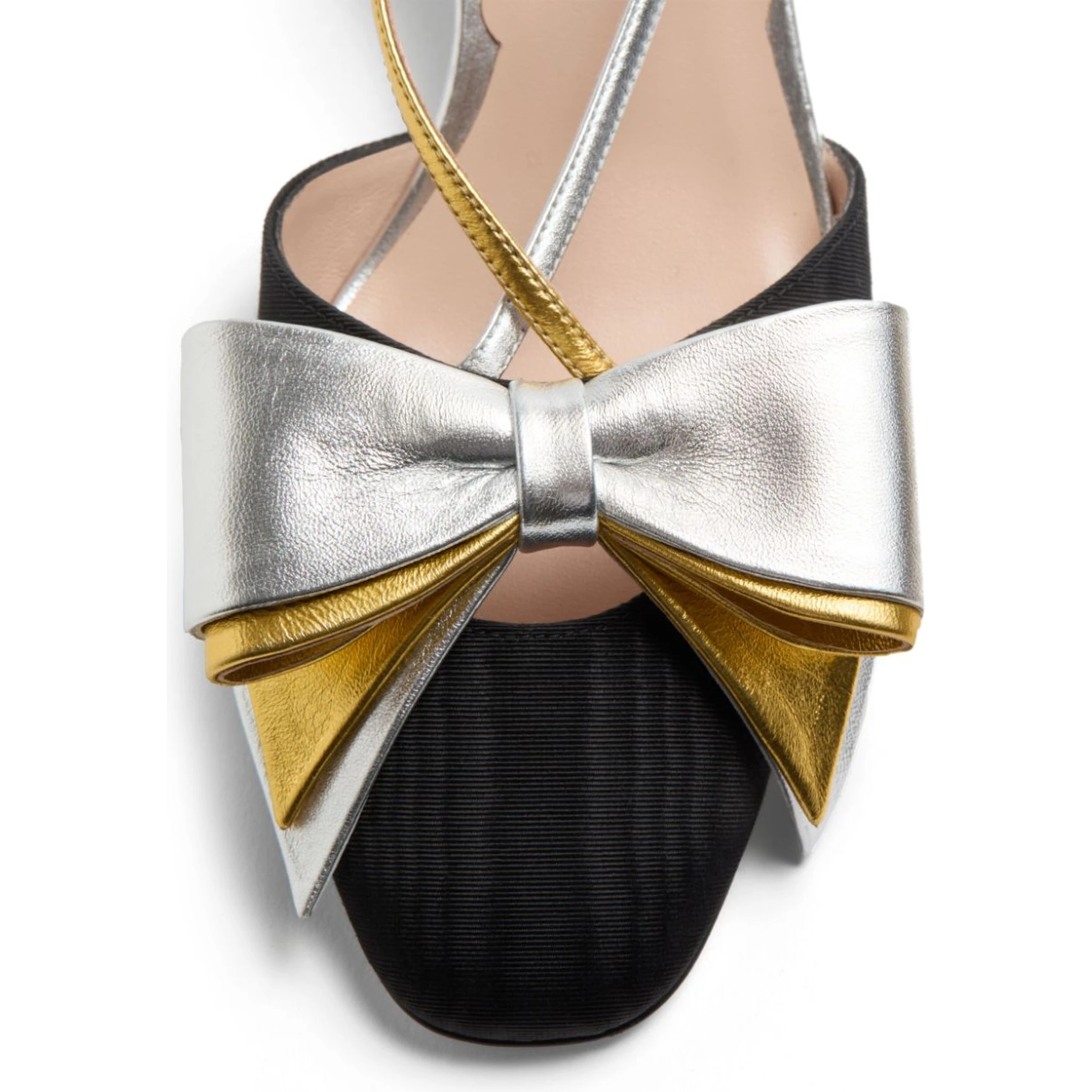 "Bowow" pumps
