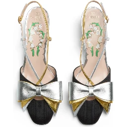 "Bowow" pumps