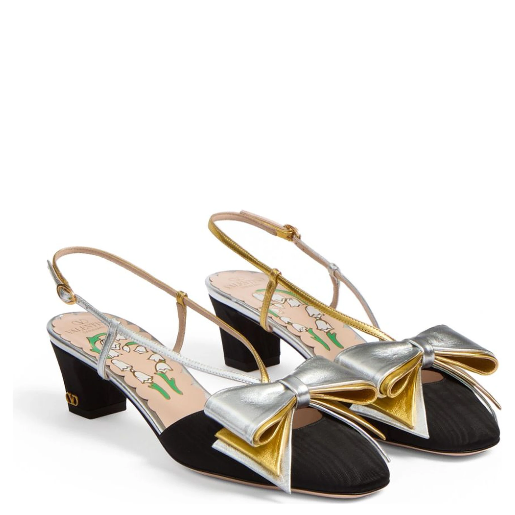 "Bowow" pumps