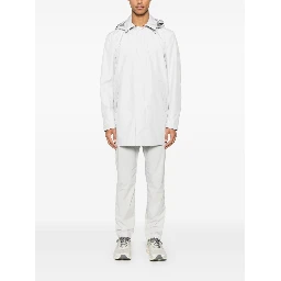 معطف واقٍ من المطر مصنوع من مادة Gore-tex