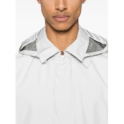 معطف واقٍ من المطر مصنوع من مادة Gore-tex