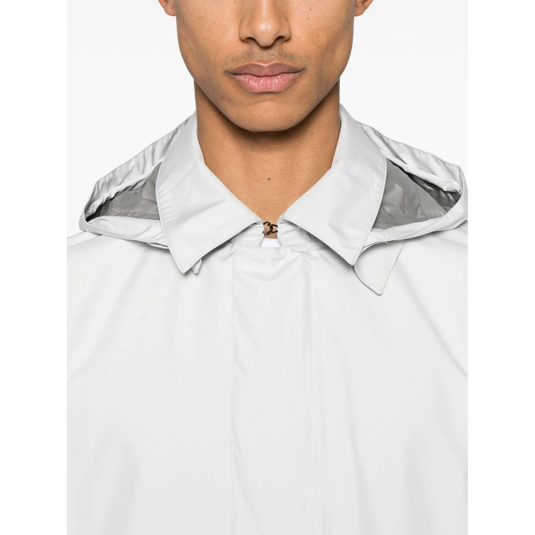 معطف واقٍ من المطر مصنوع من مادة Gore-tex