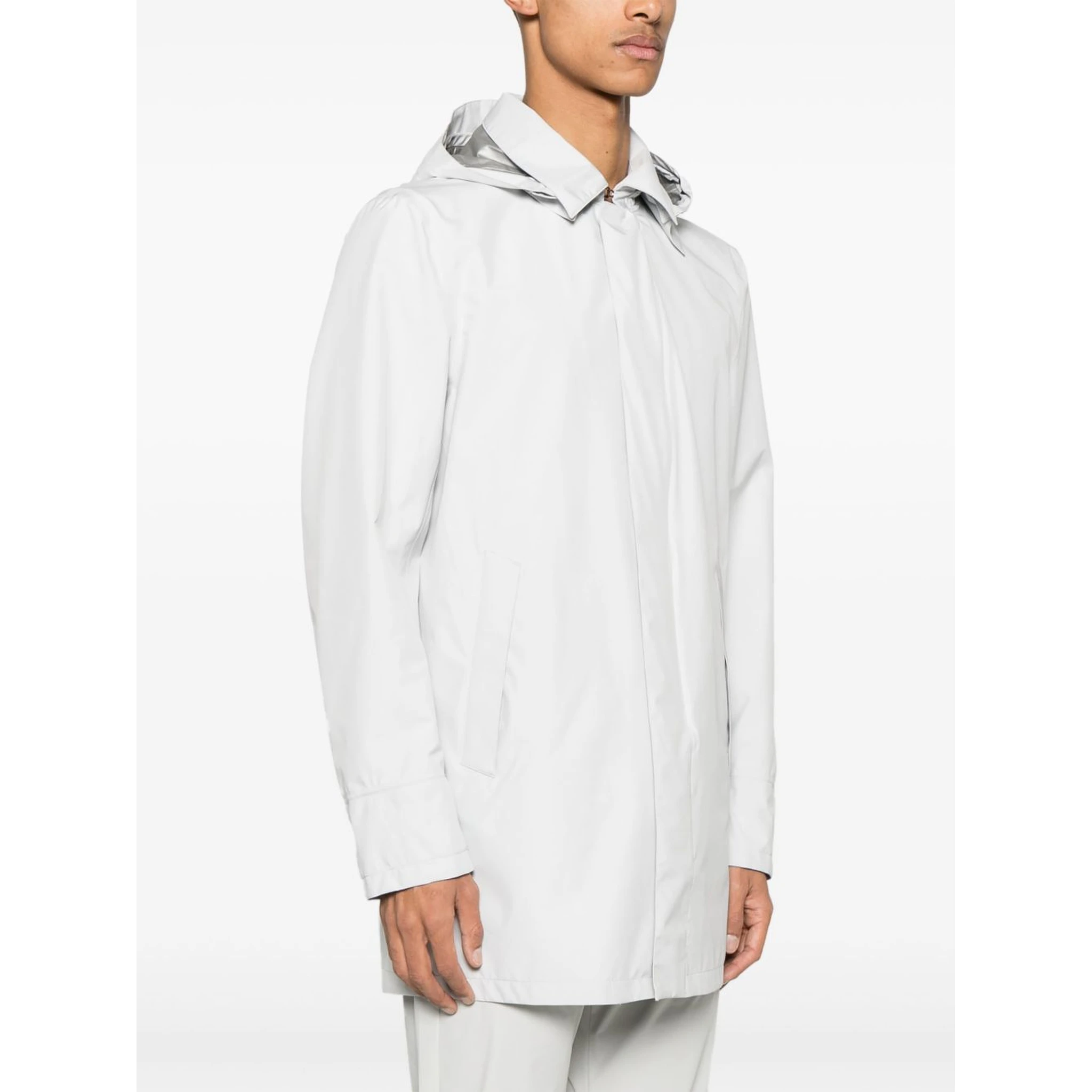 معطف واقٍ من المطر مصنوع من مادة Gore-tex