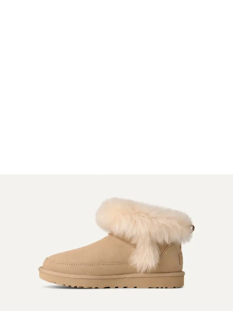 "Classic Ultra Mini Chalet" ankle boots alternative