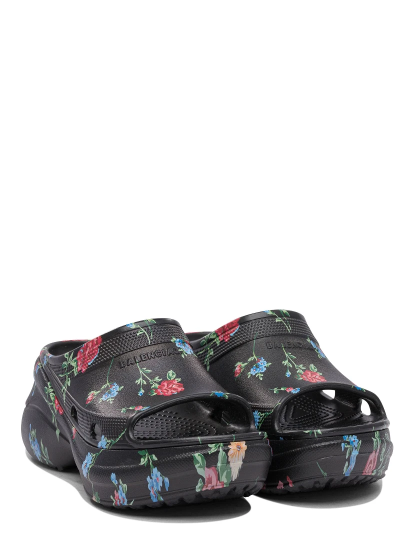 Slide "Pool Crocs™"