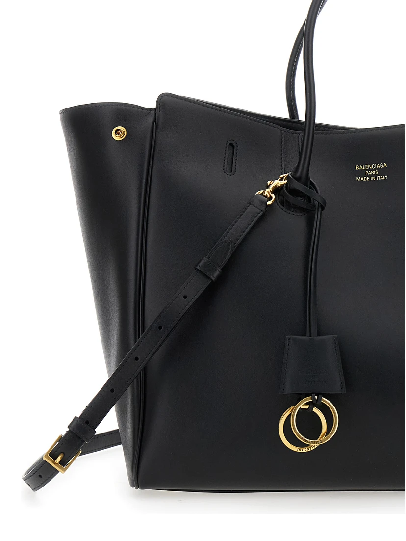 Hampton Medium Black Handbag with Embossed Logo on the Front and Removable Key Ring in Leather Woman