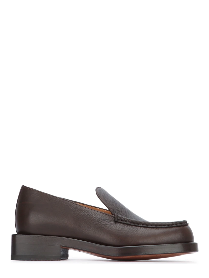 LES MOCASSINS
