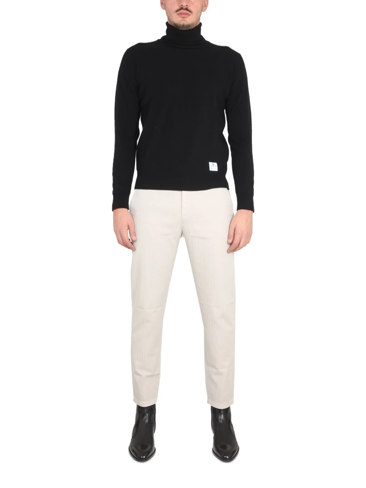 PANTS WITH LOGO PATCH alternative