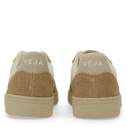 أحذية رياضية "V-10"