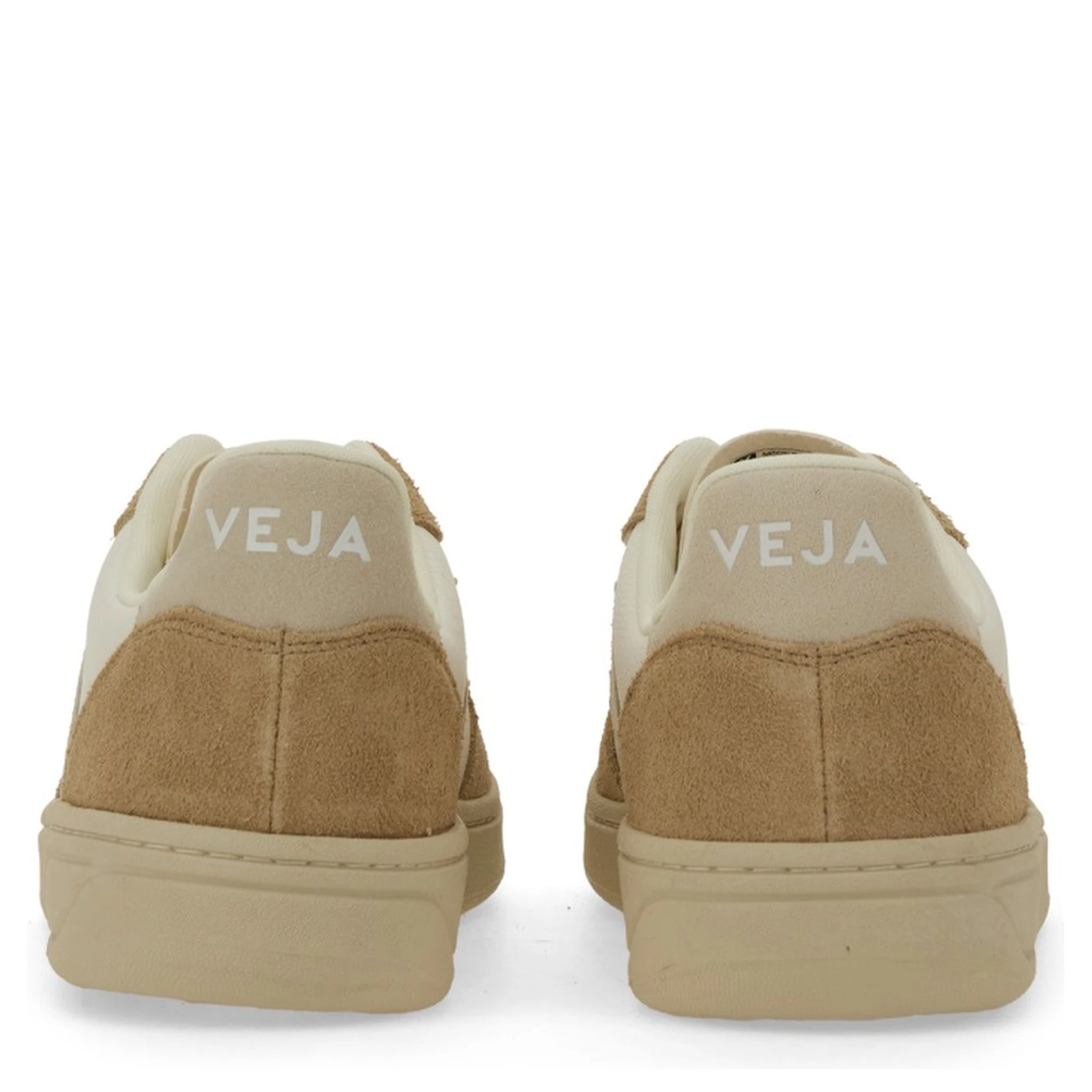 أحذية رياضية "V-10"