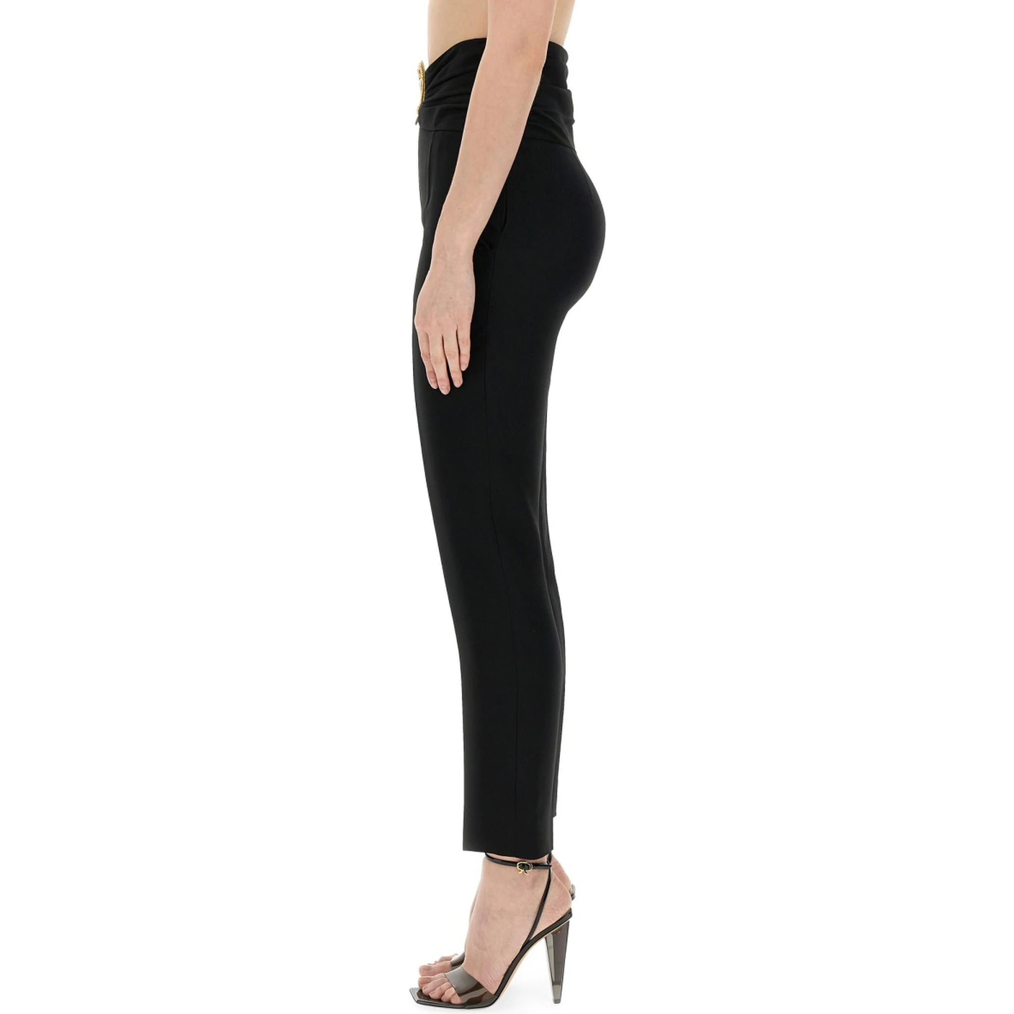 PANTS WITH HEART APPLICATION