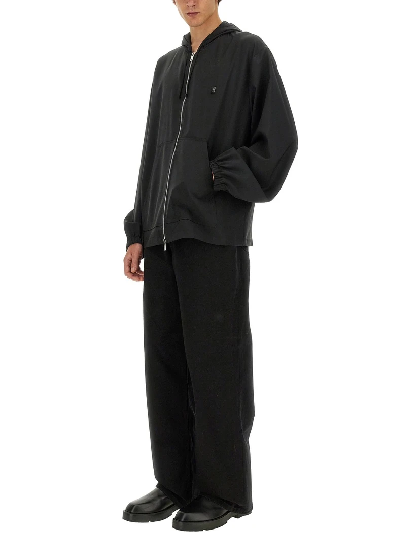 ZIP SWEATSHIRT.