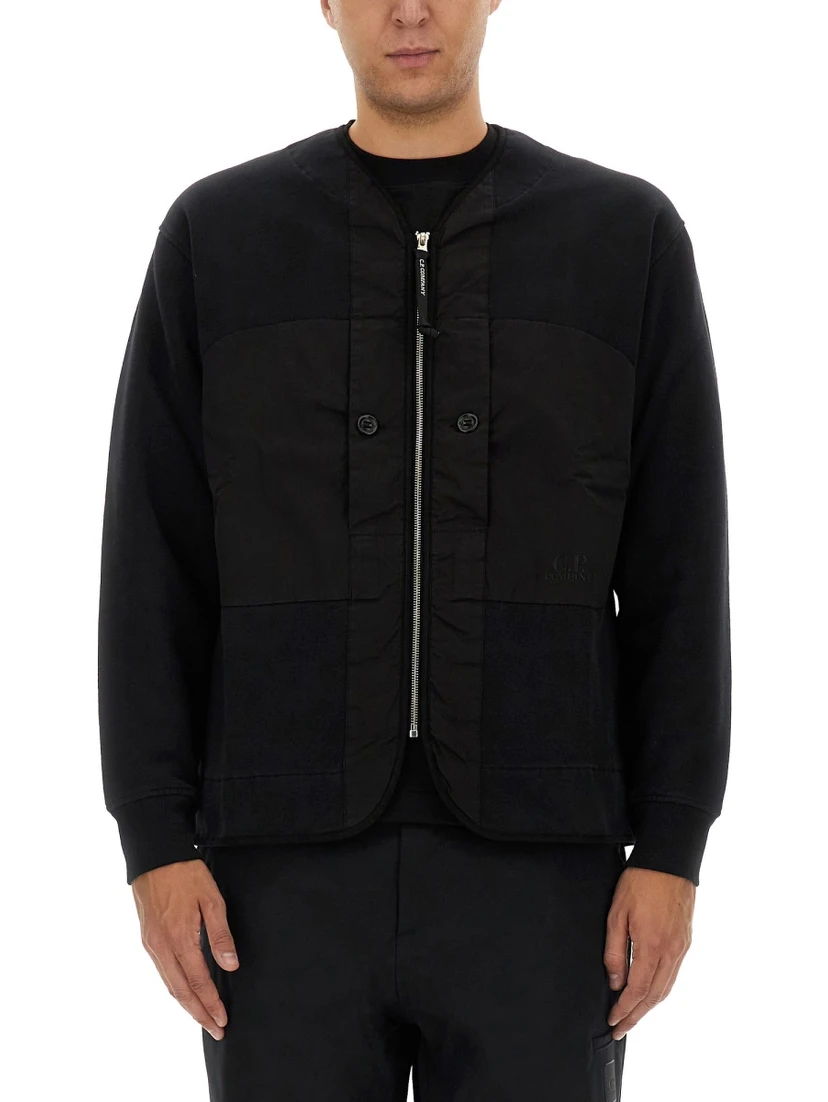 ZIP SWEATSHIRT.