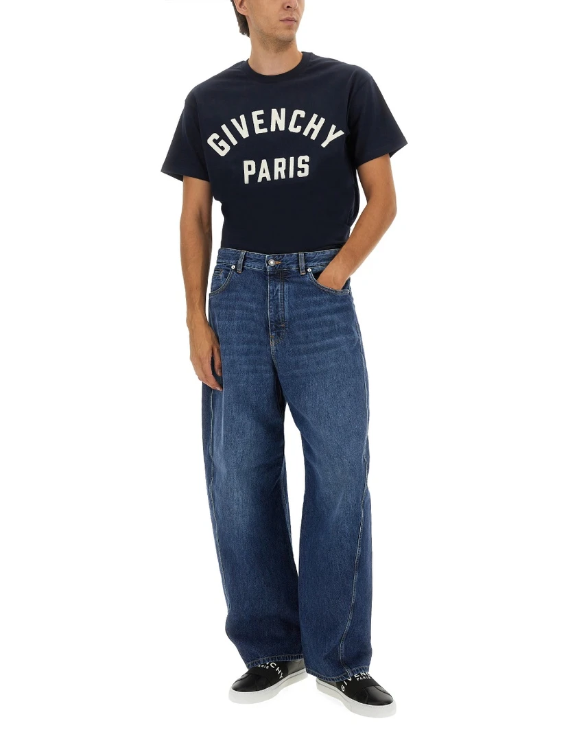 T-SHIRT WITH LOGO