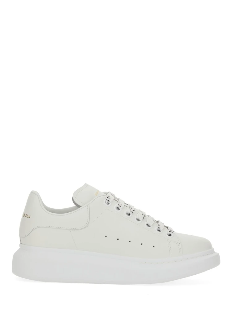 OVERSIZED SNEAKER