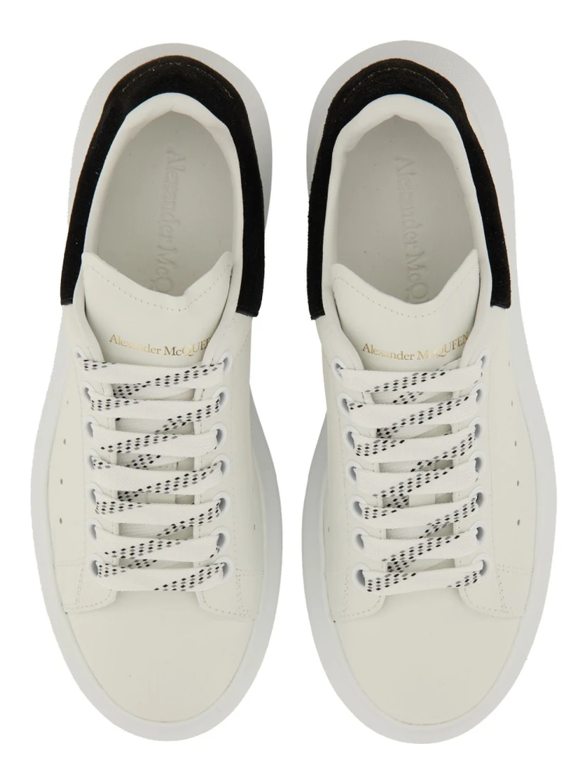 OVERSIZED SNEAKER