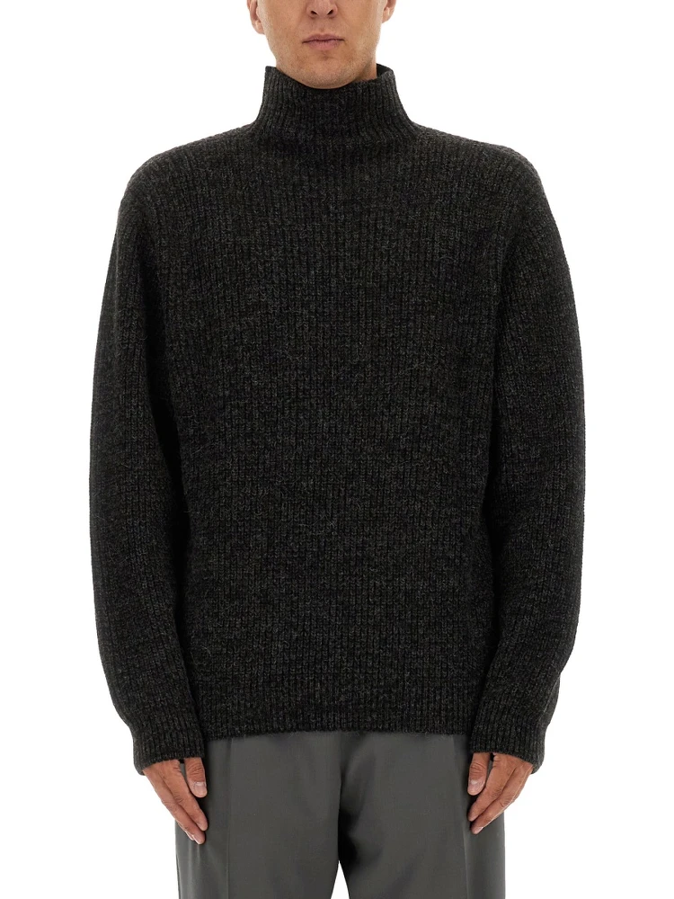TURTLENECK SWEATER