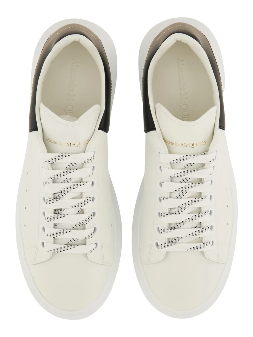 OVERSIZED SNEAKER