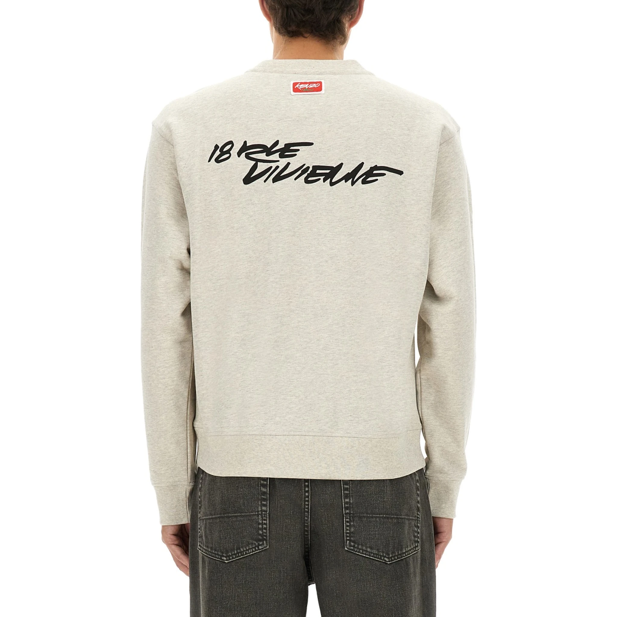 CLASSIC SWEATSHIRT.