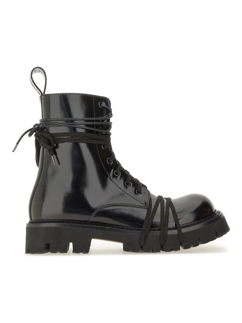 LACE-UP BOOT