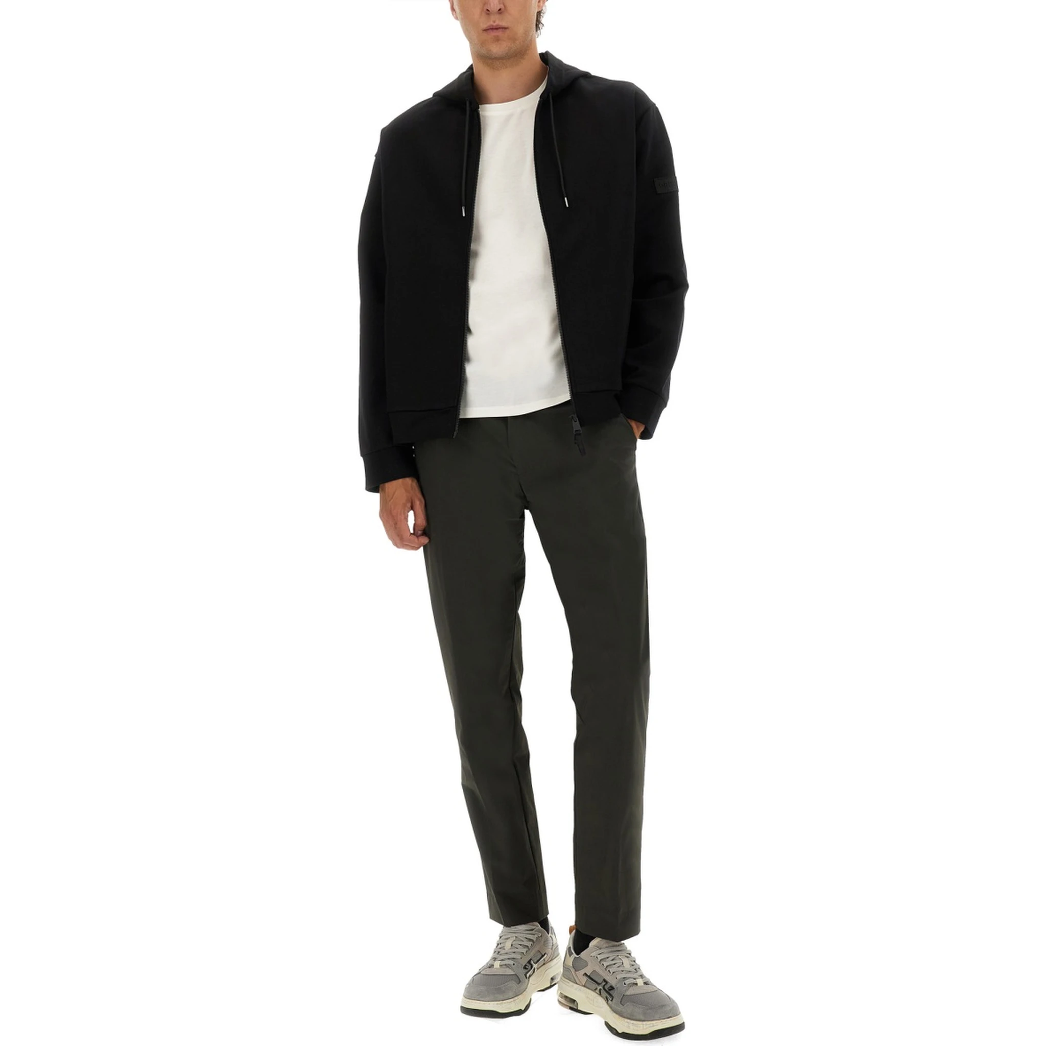 ZIP SWEATSHIRT.