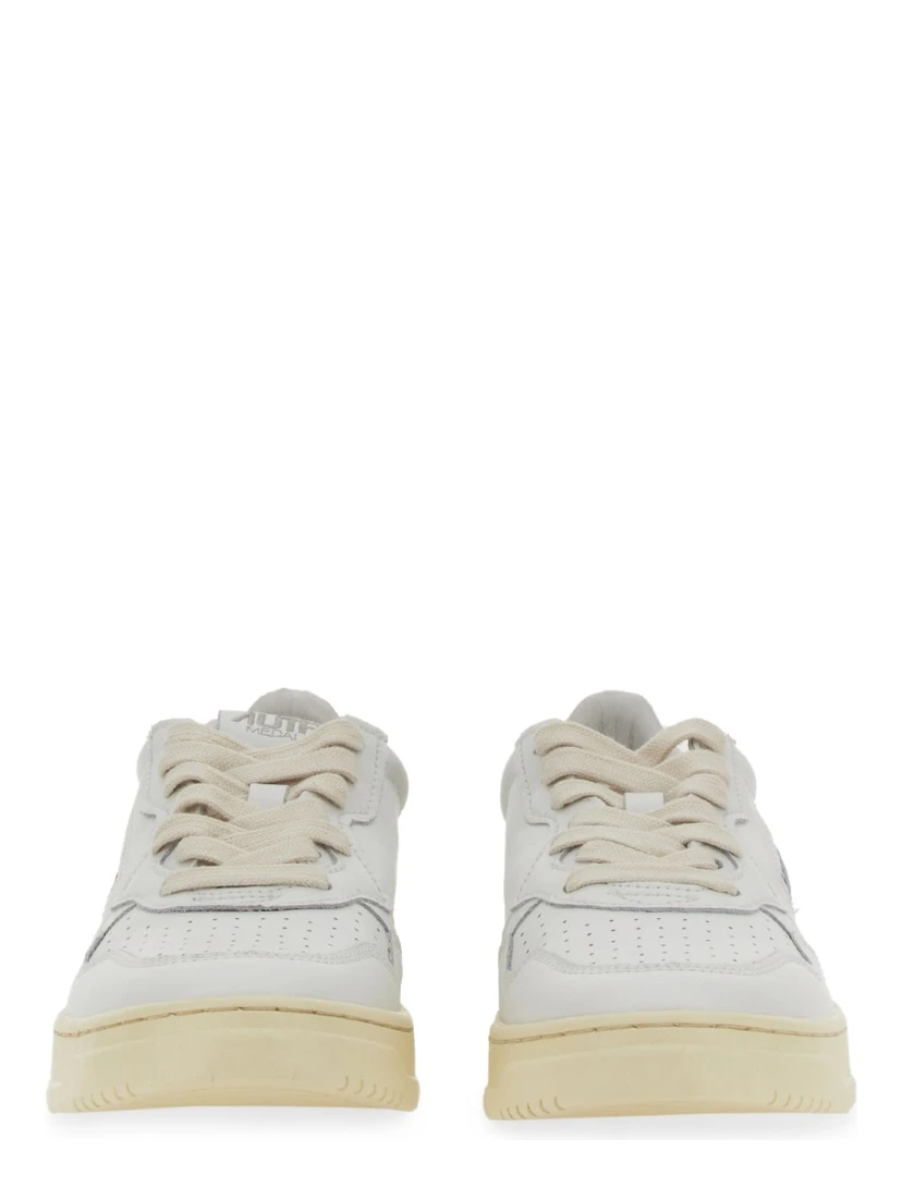 MEDALIST LOW SNEAKER