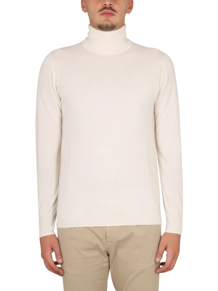 TURTLENECK SWEATER