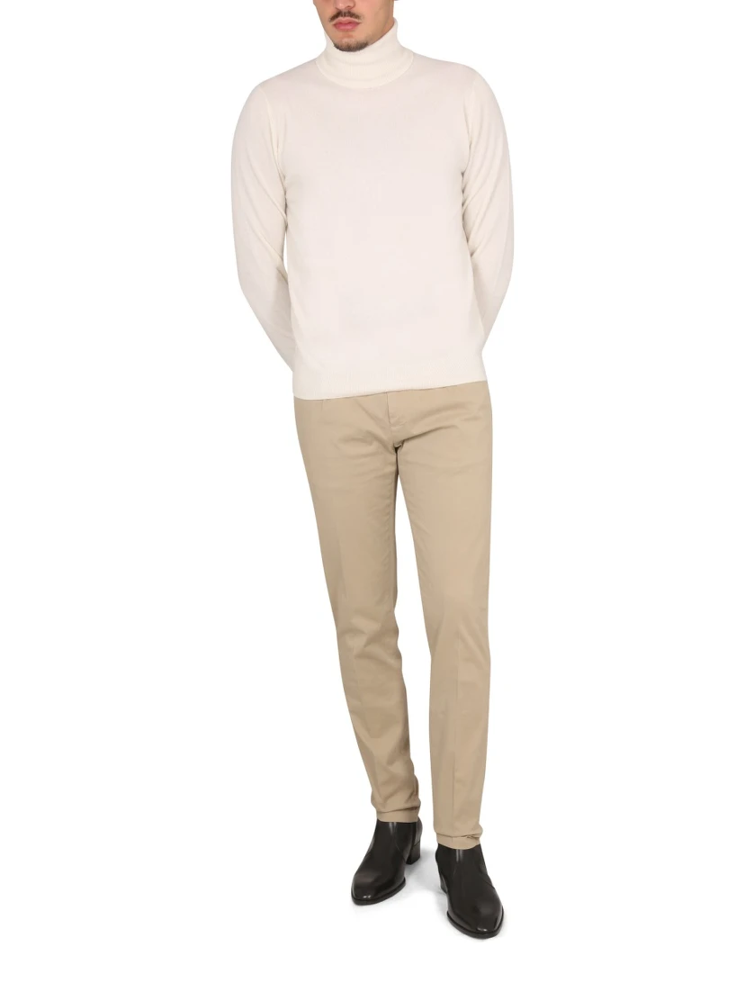 TURTLENECK SWEATER