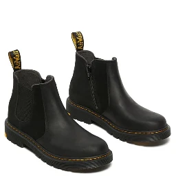 CHELSEA BOOTS.