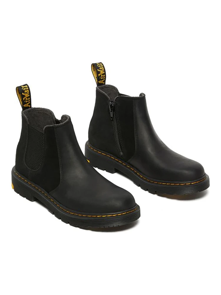 CHELSEA BOOTS.