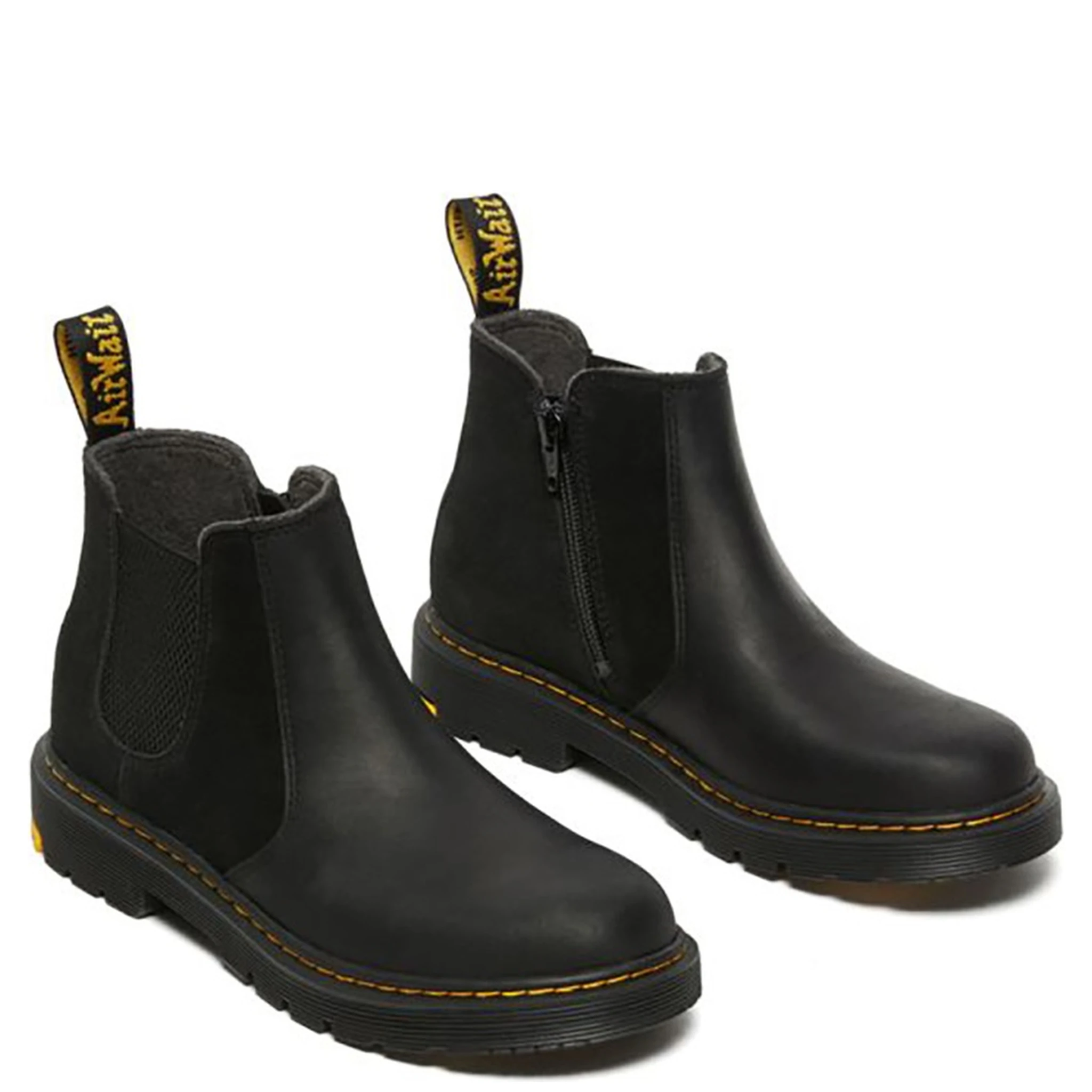 CHELSEA BOOTS.