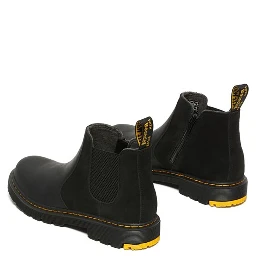 CHELSEA BOOTS.