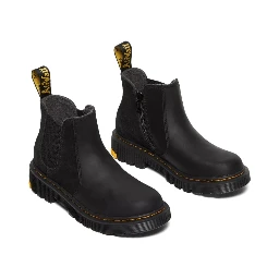 CHELSEA BOOTS.