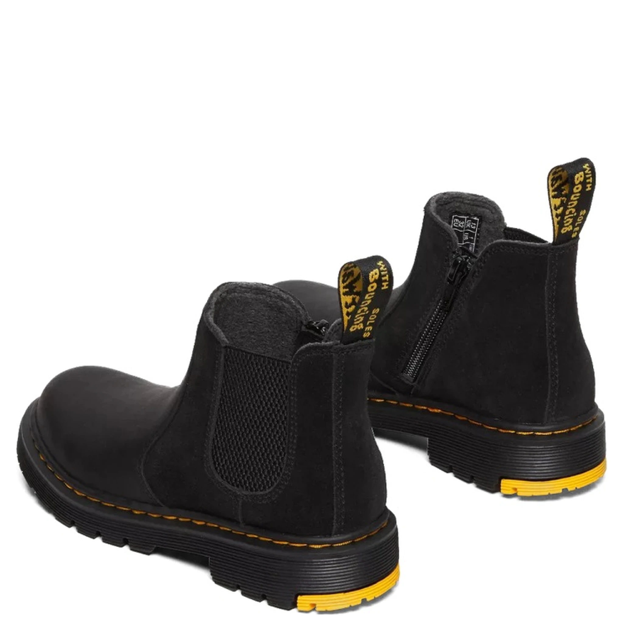 CHELSEA BOOTS.