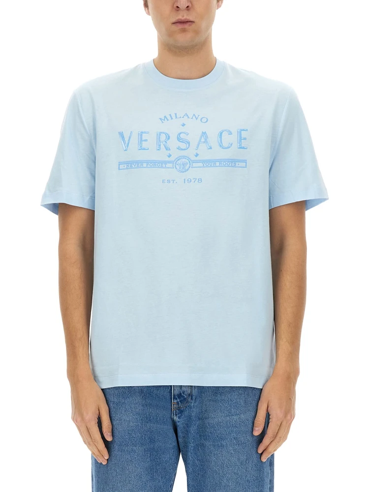 T-SHIRT WITH LOGO