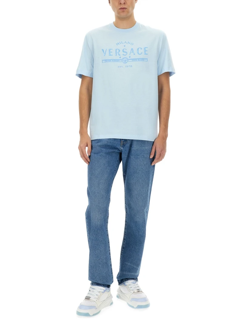 T-SHIRT WITH LOGO