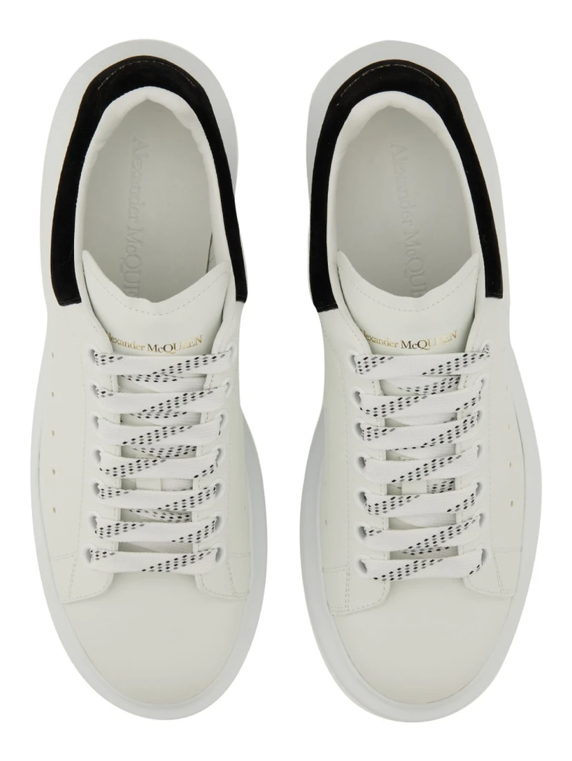 OVERSIZED SNEAKER